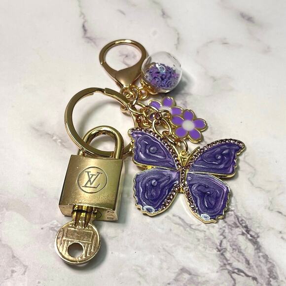Louis Vuitton Lock & Key Set #210 w/ a Purple Flower & Butterfly Charm Keychain - Picture 1 of 5
